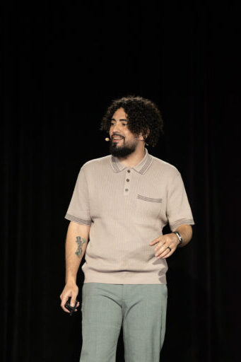 service-03 Ray Martinez presenting at SEO Week 2026